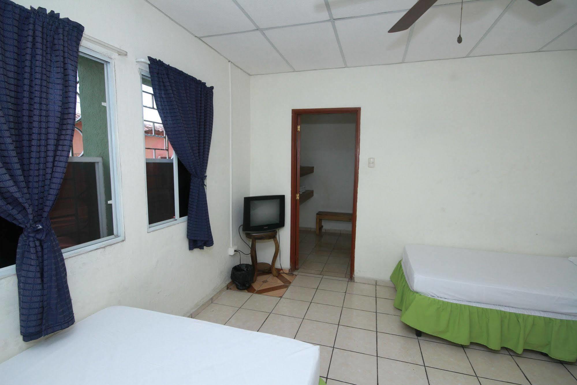 Hostal Casa Verde Santa Ana Exterior photo